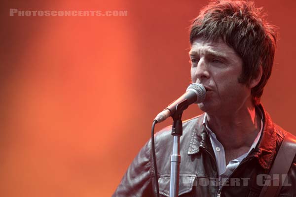 NOEL GALLAGHER'S HIGH FLYING BIRDS - 2012-08-25 - SAINT CLOUD - Domaine National - Grande Scene - 